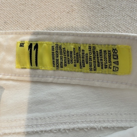 Indigo Rein Skinny Distressed Jeans Woman’s Size 11 NWT - Picture 4 of 17